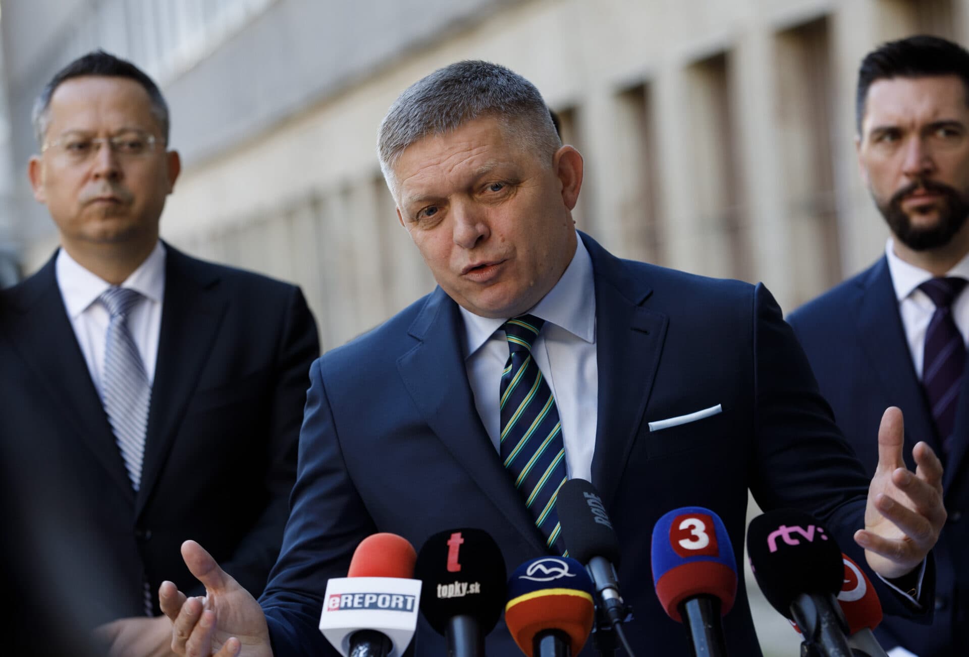 Fico vyhrážkami prokurátorom a policajtom preráža politické dno