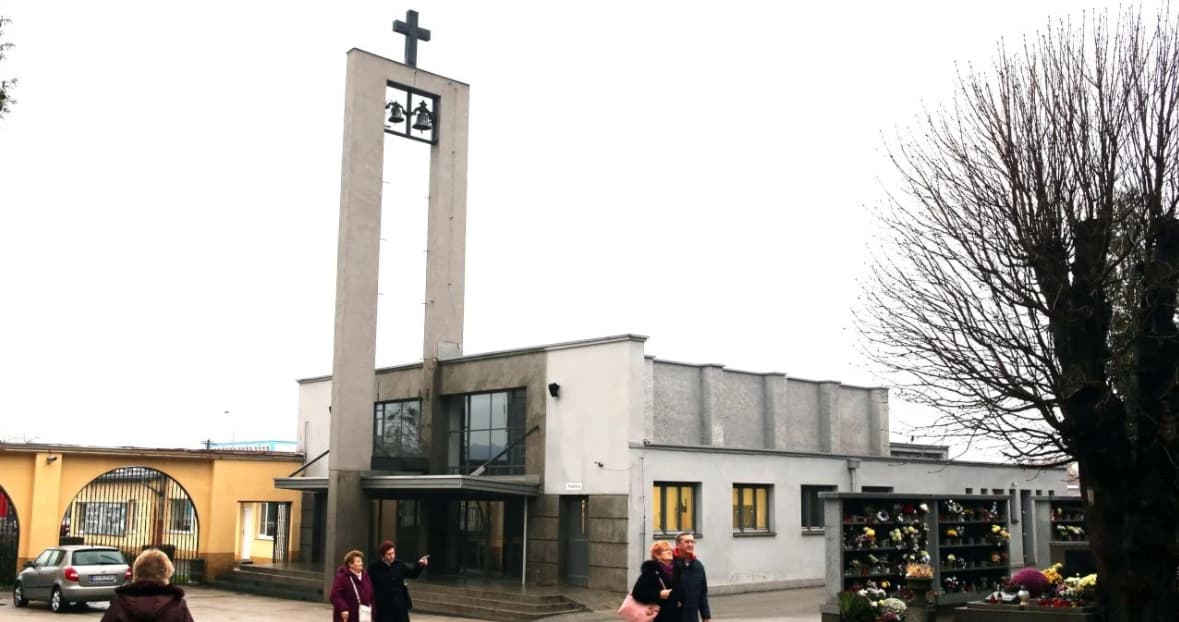 Verejný cintorín pre kalamitu zatvorili, SMsZ odstraňuje následky búrky