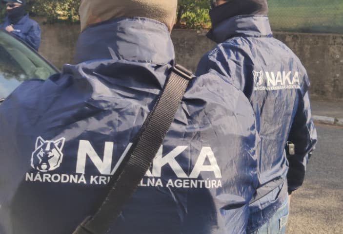 NAKA obvinila vo veľkej protidrogovej akcii na západe 15 osôb
