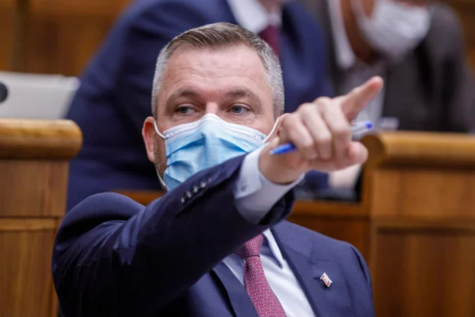 Strana Hlas žiada zavedenie okamžitých opatrení, ktoré zabránia šíreniu variantu omikron na Slovensku