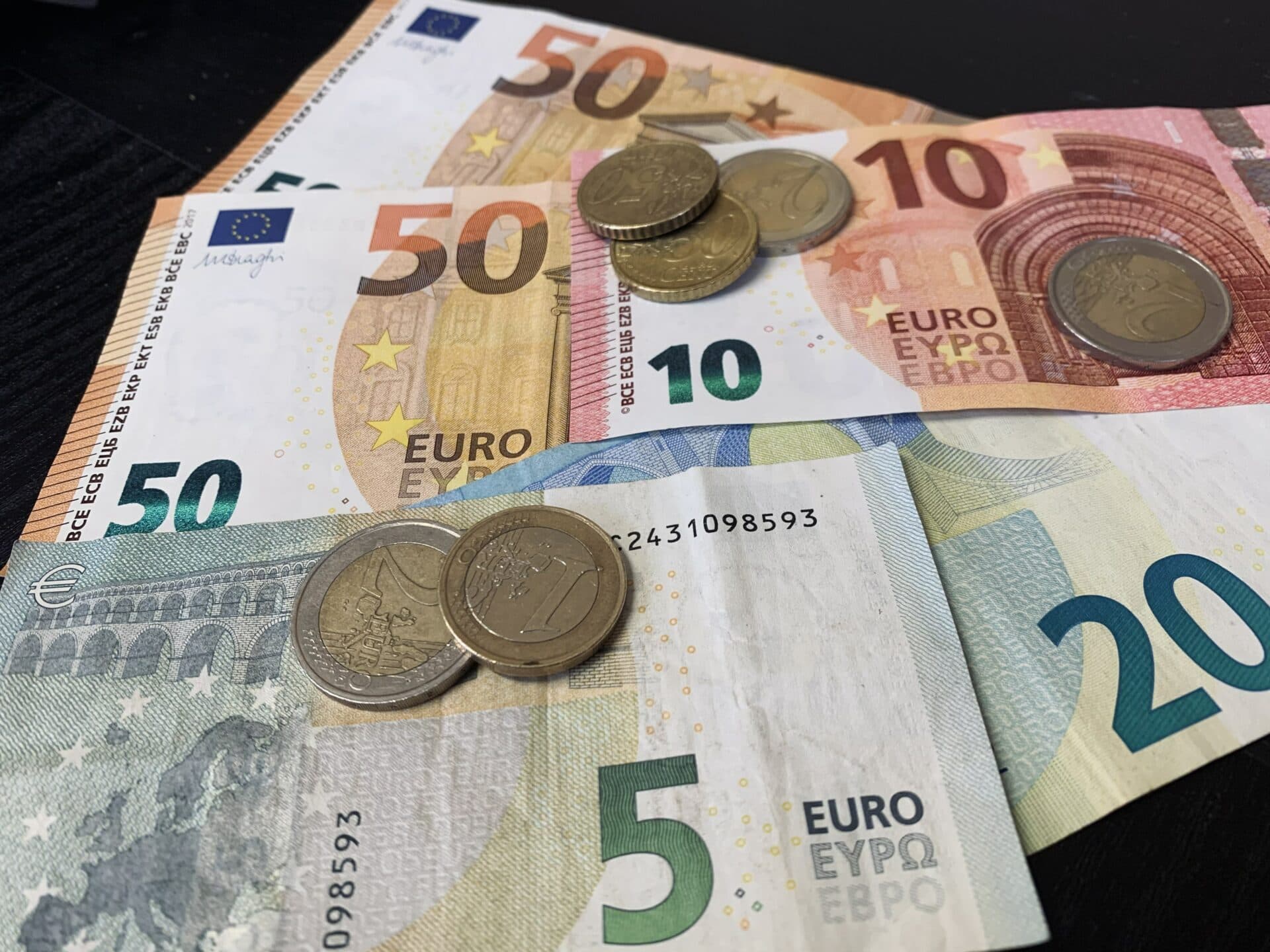 Slovenským rodinám sa počas pandémie zvýšili výdavky na stravu a vybavenie na online vyučovanie