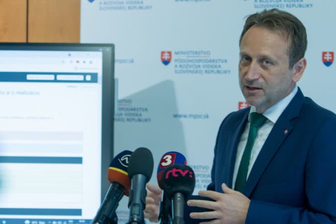 Minister Vlčan si vie predstaviť zníženie DPH na niektoré potraviny