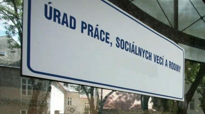 Úrady práce a sociálnych vecí vyplatia vo februári náhradné výživné pre viac detí