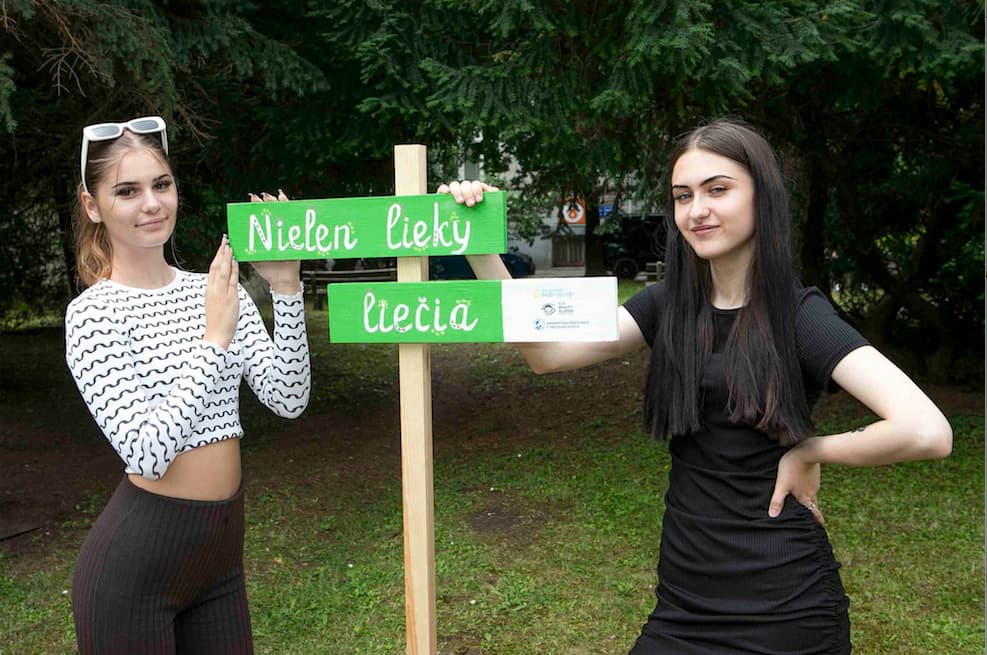 Dobrovoľníčky z SOŠ beauty služieb v Košiciach obnovili park UNLP (FOTO)