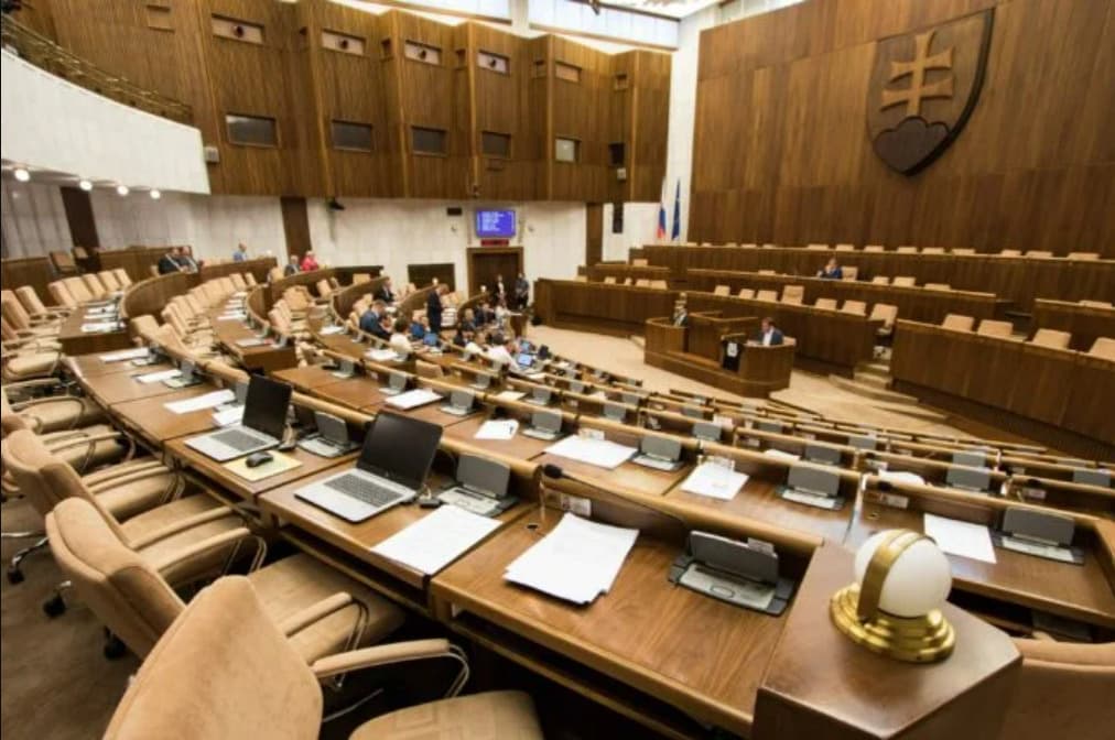 Interpretačná doložka obrannej dohody s vládou USA nie je právne záväzná, skonštatoval Šutaj-Eštok