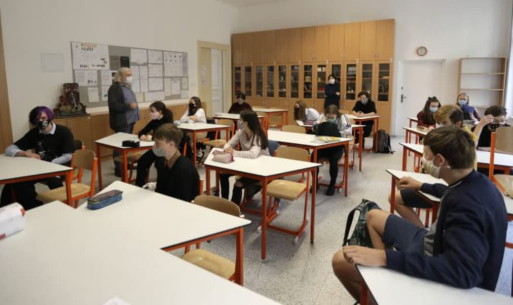 Na Slovensku sa školy celoplošne zatvárať nebudú