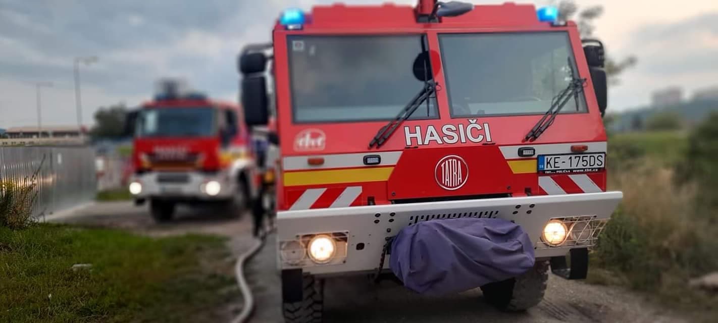 Slovenskí hasiči naďalej pomáhajú v Rakúsku likvidovať požiar