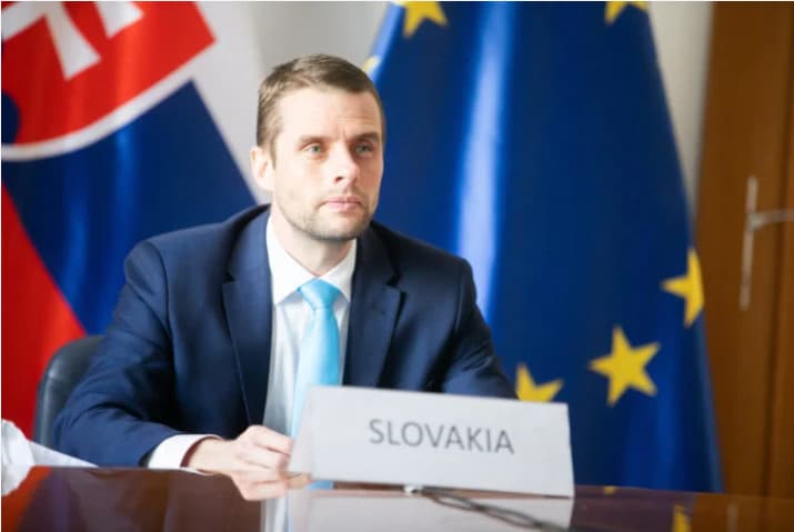 So súčasným rozpočtom rezortu diplomacie sa v budúcom roku budú musieť zatvoriť niektoré veľvyslanectvá