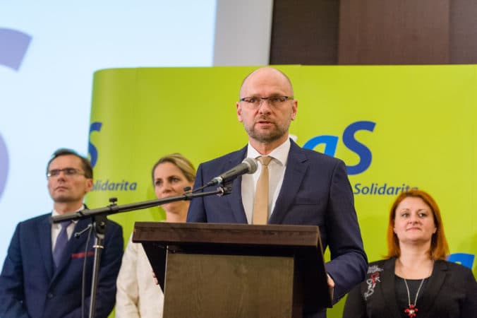 Liberáli trvajú na odchode ministra Matoviča z vlády