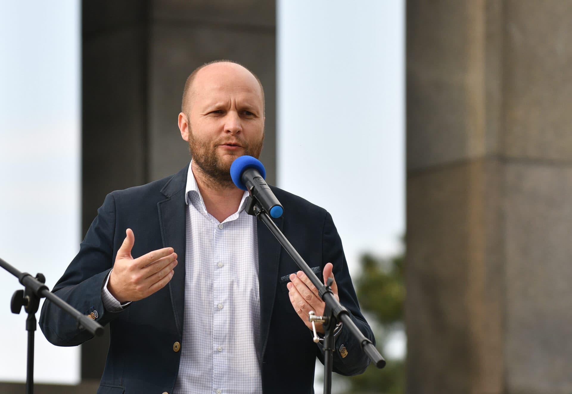 Ministri obrany Slovenska a Fínska plánujú rokovať o obrnených vozidlách