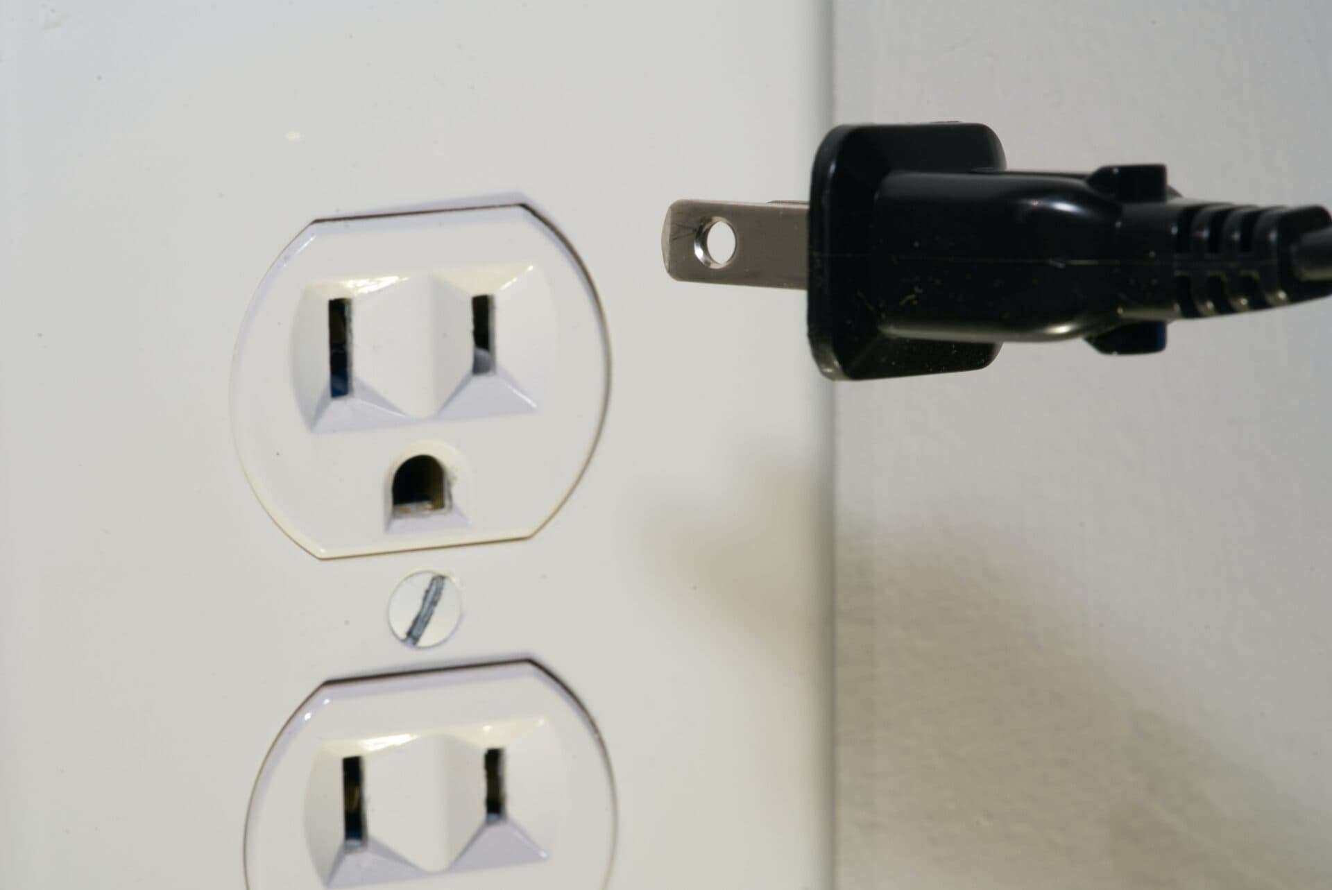 Odberateľom energií sa rozšírili práva, upozorňuje regulačný úrad