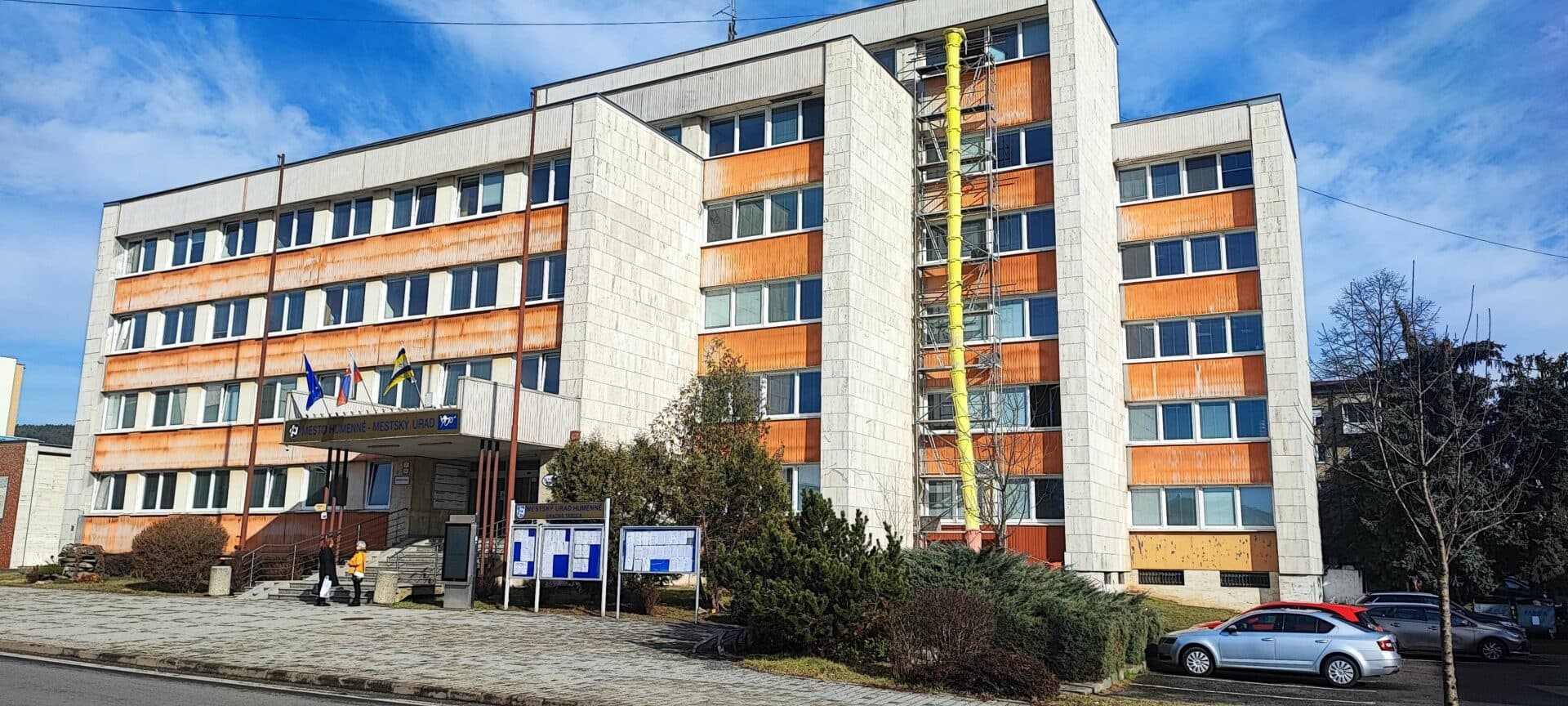 Priestory úradu poškodilo zemetrasenie. Mesto ich konečne rekonštruuje (FOTO)