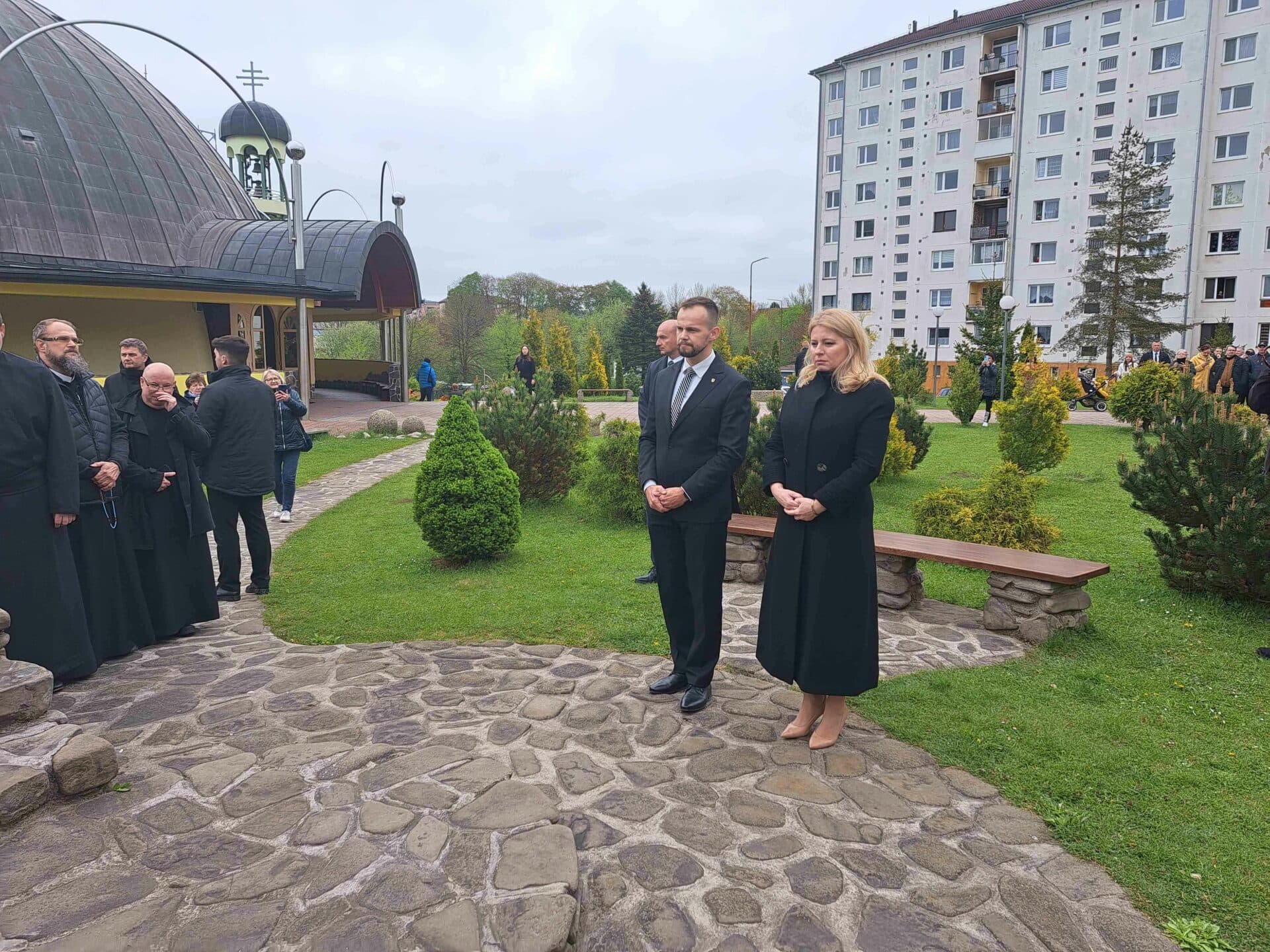 Čaputová si v Starej Ľubovni uctila pamiatku troch mŕtvych dievčat: DOJEMNÉ stretnutie s otcom jednej z obetí