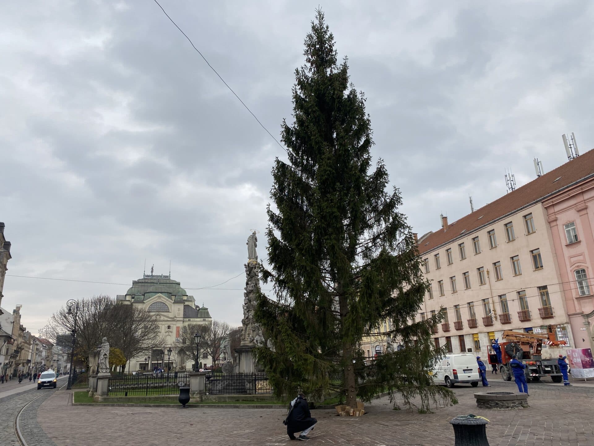 Košičania sa môžu tešiť osadenému Vianočnému stromčeku na Hlavnej ulici