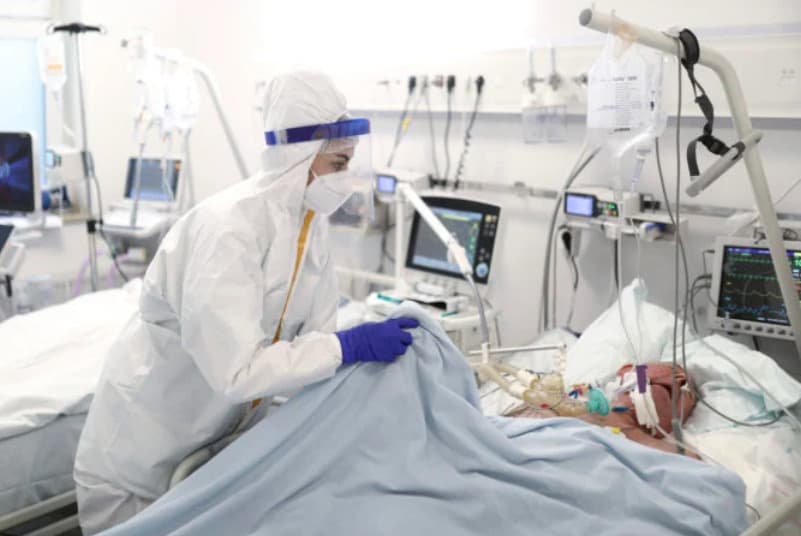 Ak sa omikron dostane na Slovensko, slovenské zdravotníctvo „kľakne“, tvrdí Leščáková