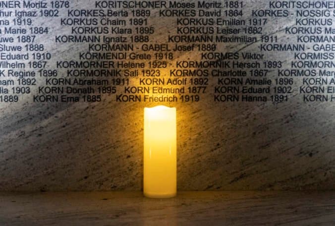 Počas holokaustu milióny ľudí stratili dôstojnosť aj život, zdôraznil rezort spravodlivosti