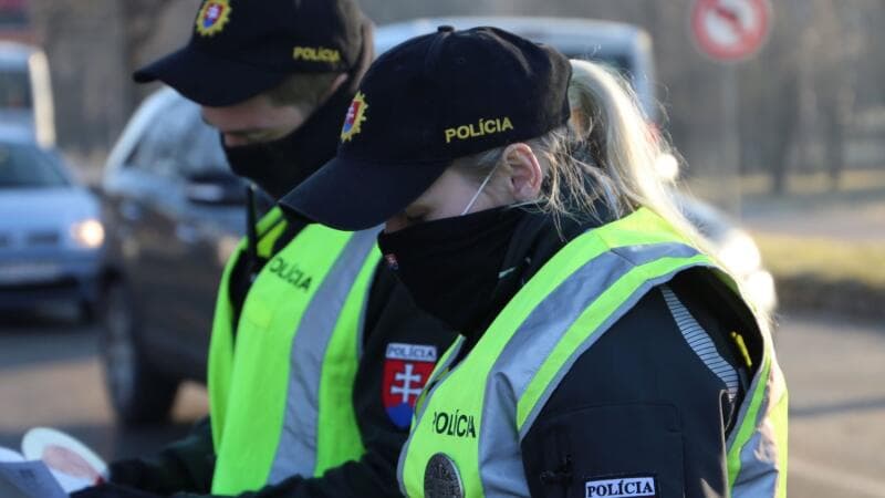 Polícia bude počas celého dňa dohliadať na pokojný priebeh dnešných volieb