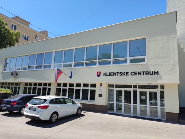 Klientske centrum na Hroncovej otvorili. Sľubuje lepší a jednoduchší prístup k službám