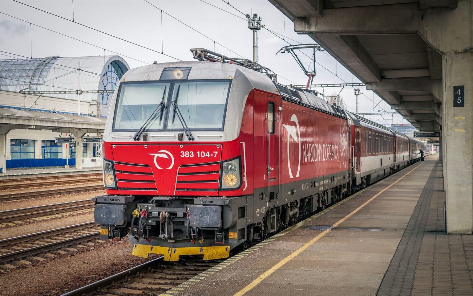 Od 14. júna sa mení cestovný poriadok vybraných vlakov ZSSK. Cestujúcich čakajú nové spojenia, letné posily aj úpravy časov vlakov