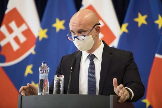 Ministerstvo školstva chce skrátiť obdobie karantény pre žiakov