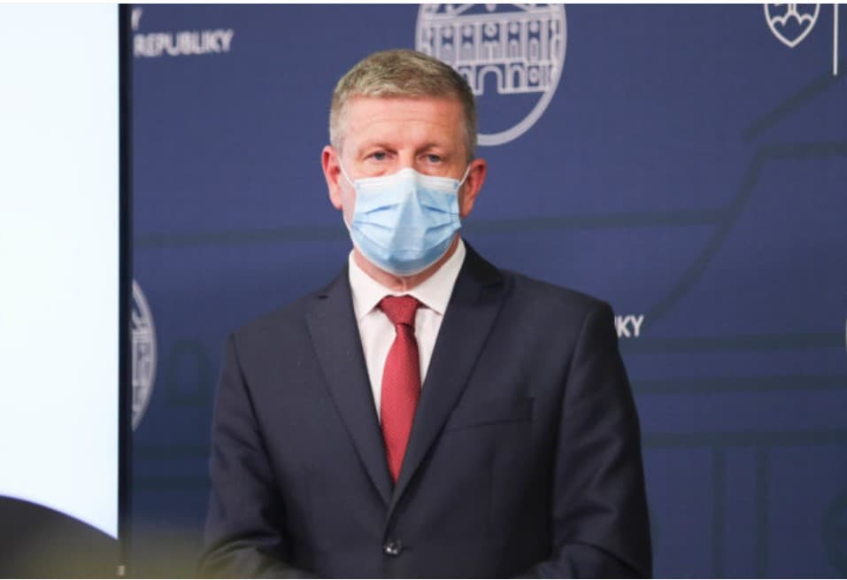 Uvoľňovanie protipandemických opatrení bude prebiehať v dvoch fázach. Bude ešte povinný GreenPass?