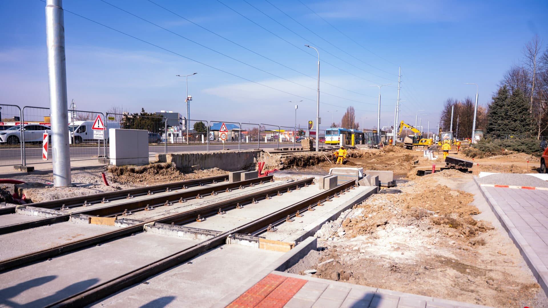 Modernizácia električkovej trate nad Jazerom je za polovicou, práce majú skončiť v auguste