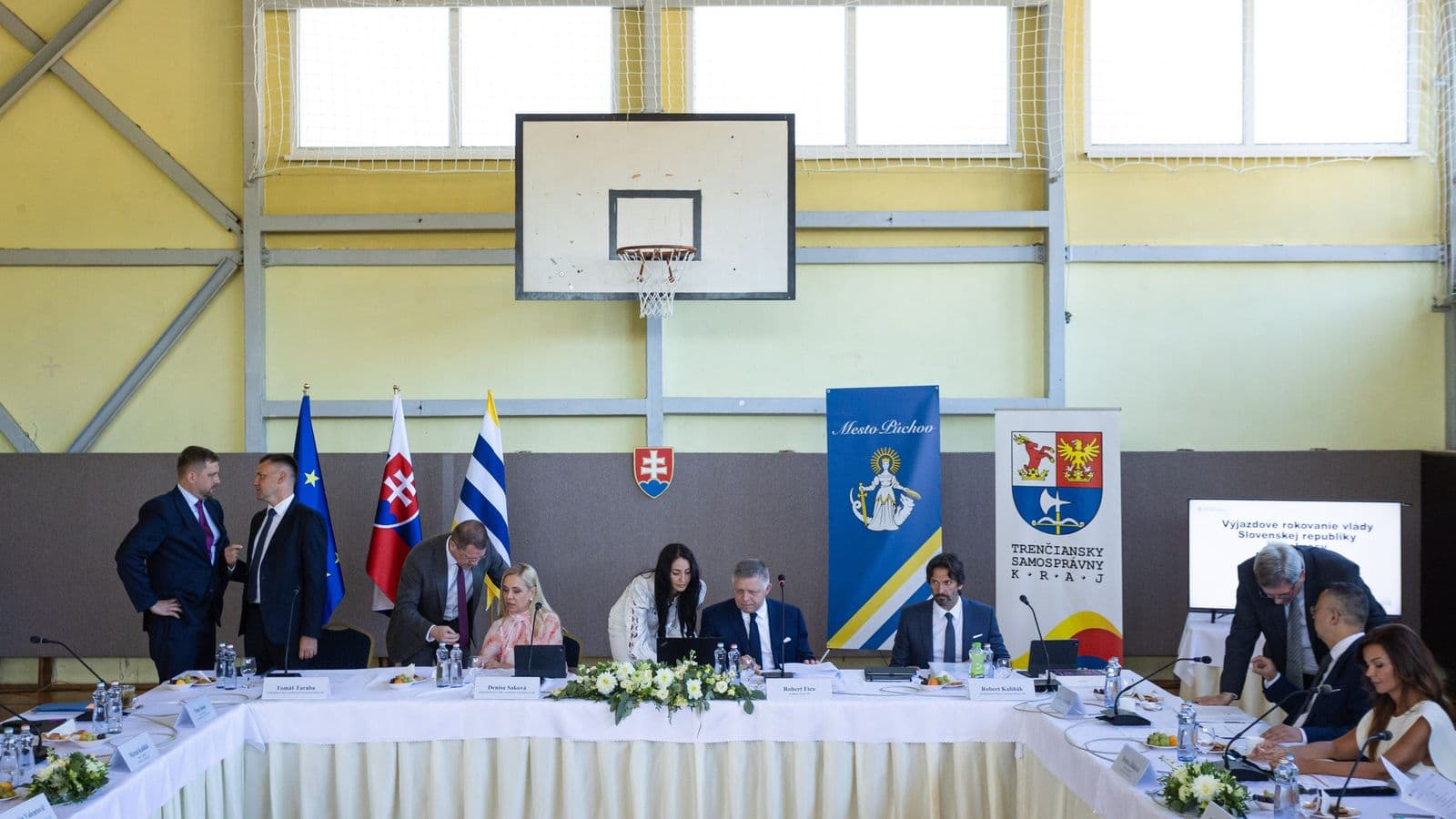 Vláda sa na výjazdovom rokovaní v Haniske zameria na rozvoj troch okresov