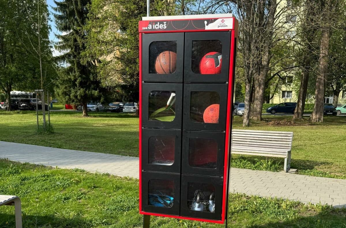 V Parku Alexandra Dubčeka pribudla prvá skrinka na zapožičanie športových pomôcok