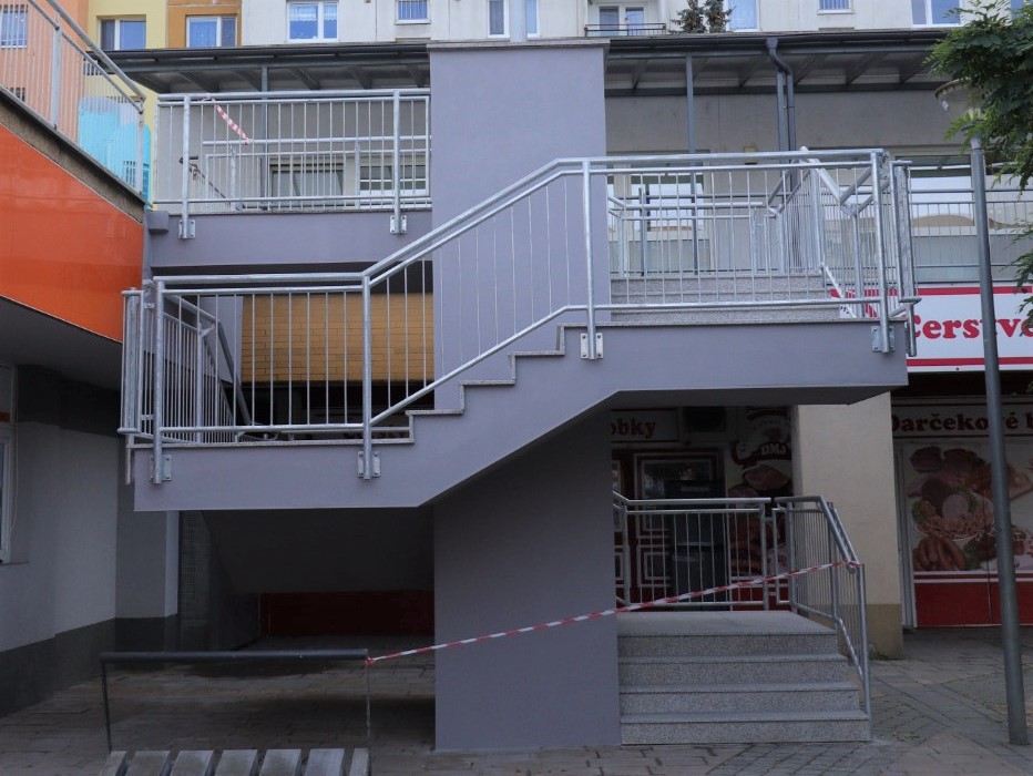 Na sídlisku Šváby zrekonštruovali schodisko. Došlo k viacerým zmenám (FOTO)