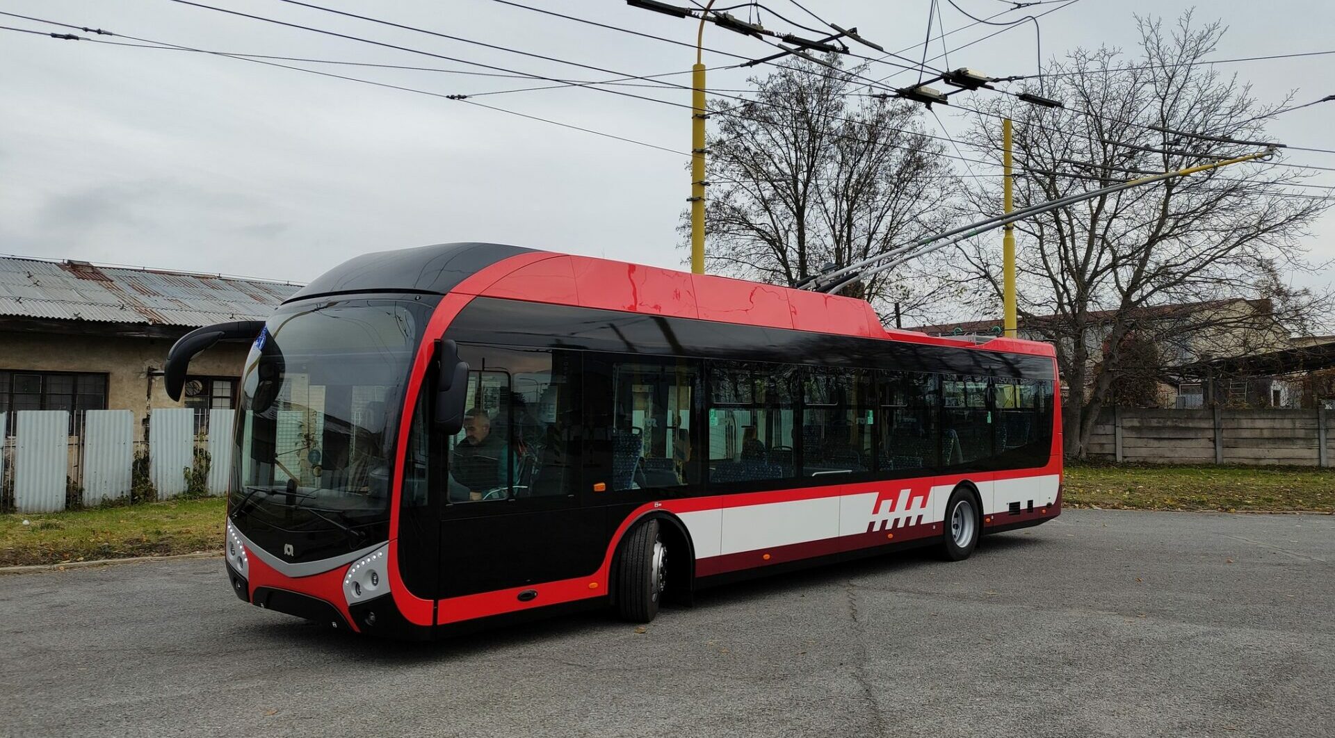 Do Prešova dorazil prvý parciálny trolejbus za viac ako 600-tisíc eur (FOTO)