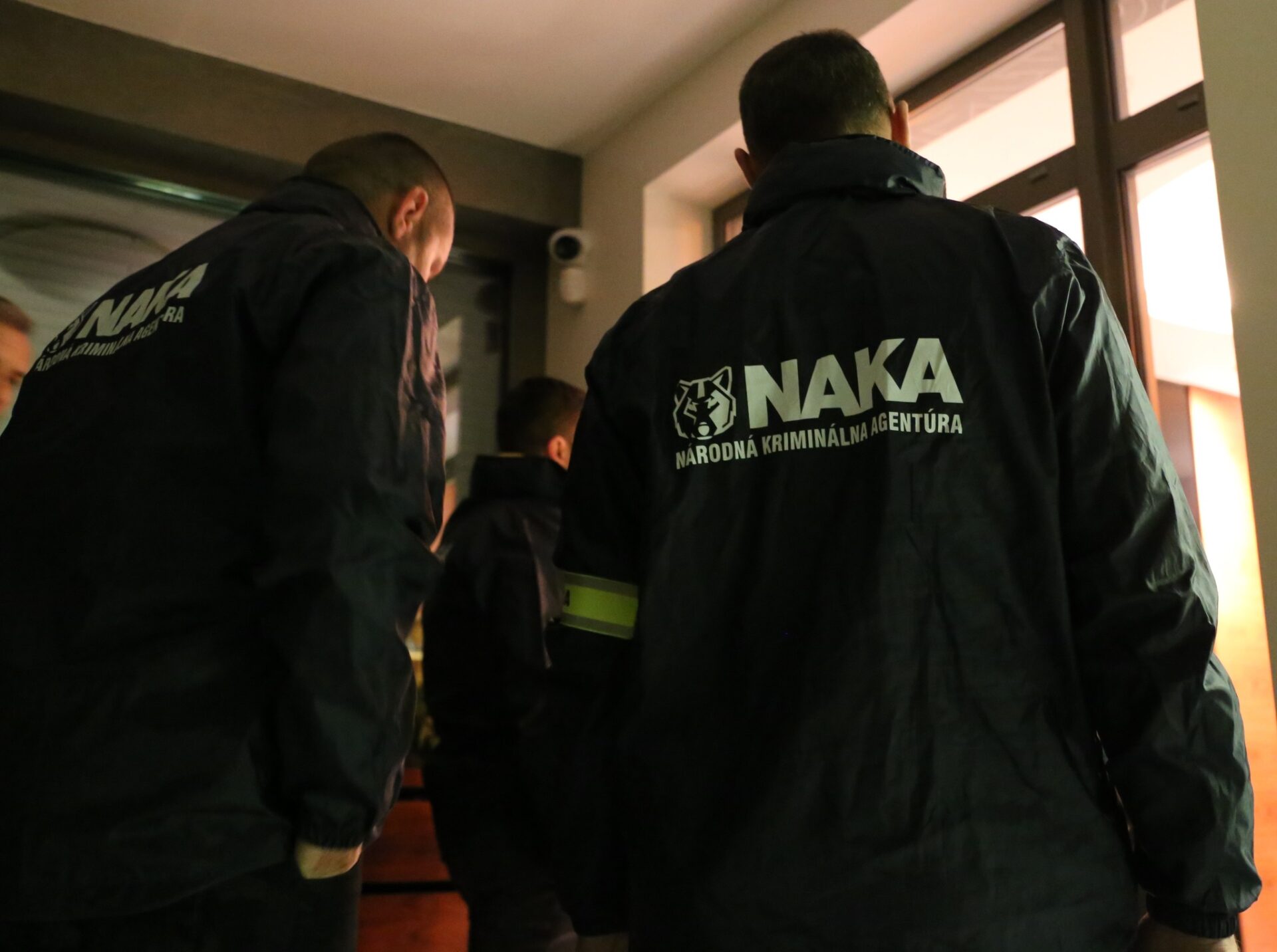 Na východe zasahovala NAKA! Zadržaný bol šéf Správy ciest KSK
