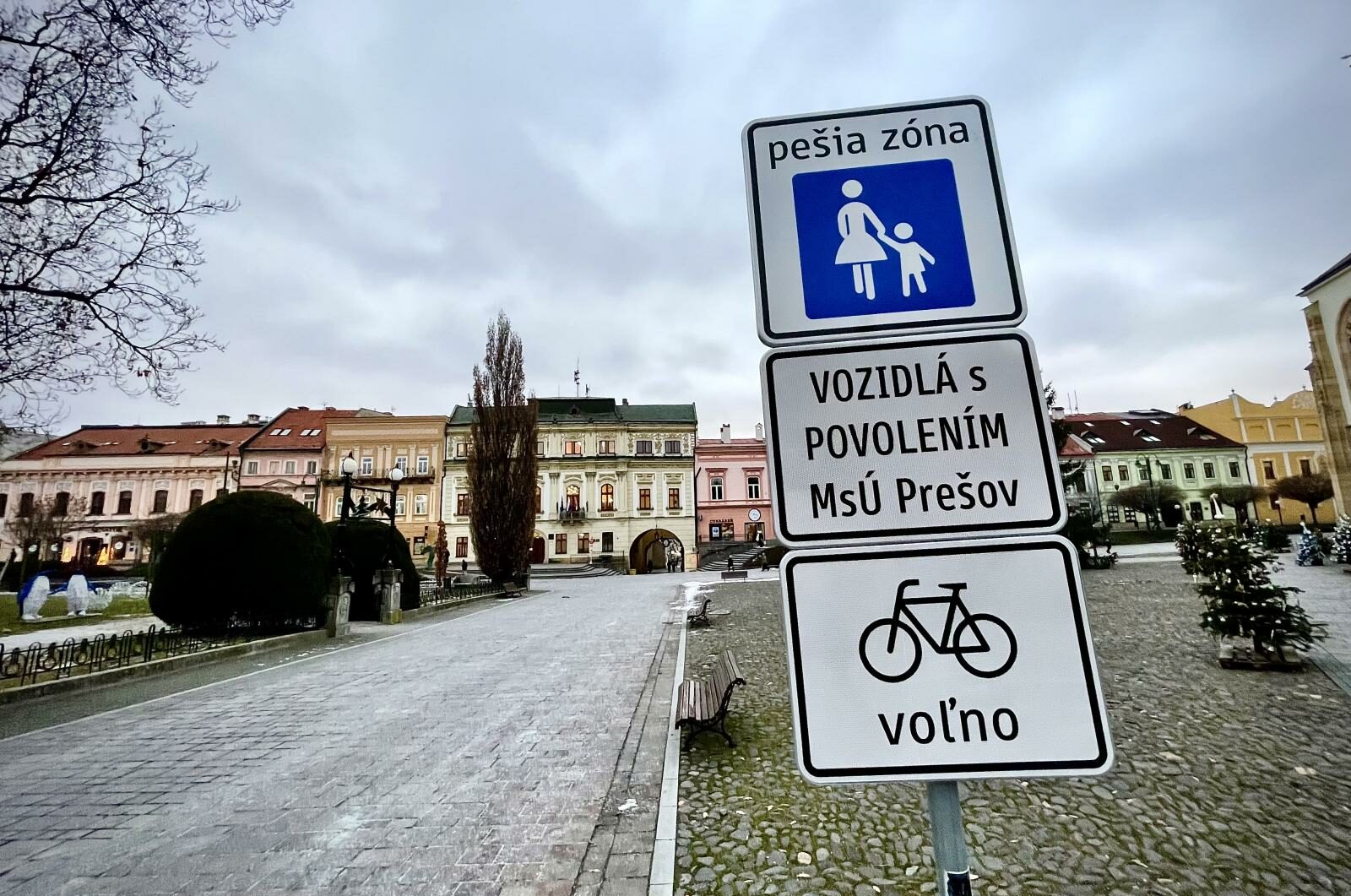 Vjazd autom je do pešej zóny bez povolenia ZAKÁZANÝ. Mesto Prešov vysvetľuje dôvod