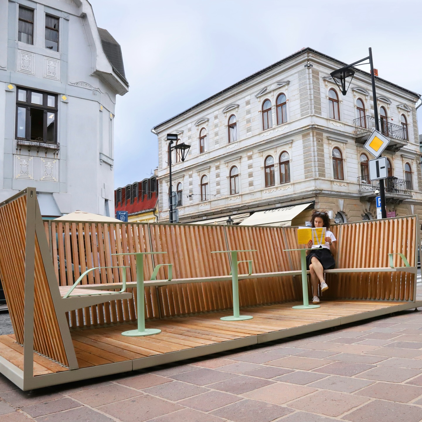 Pred Caraffovou väznicou v Prešove vyrástol unikátny ostrov kultivácie (FOTO)