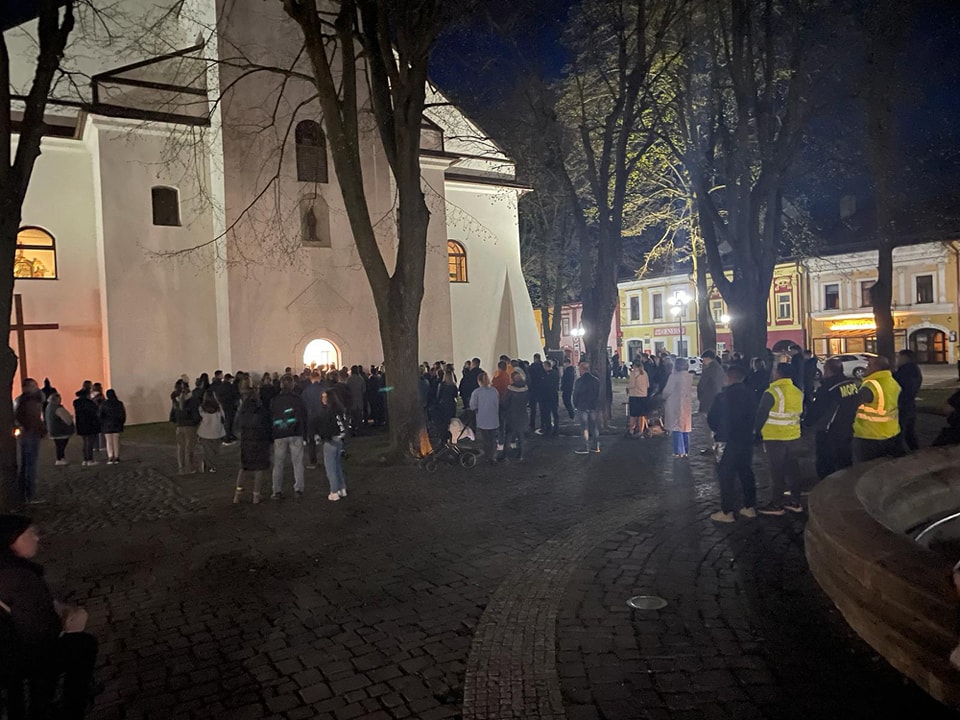 Zdroj: META/Polícia SR-Prešovský kraj/Omša za obete tragédie v Spišskom Podhradí